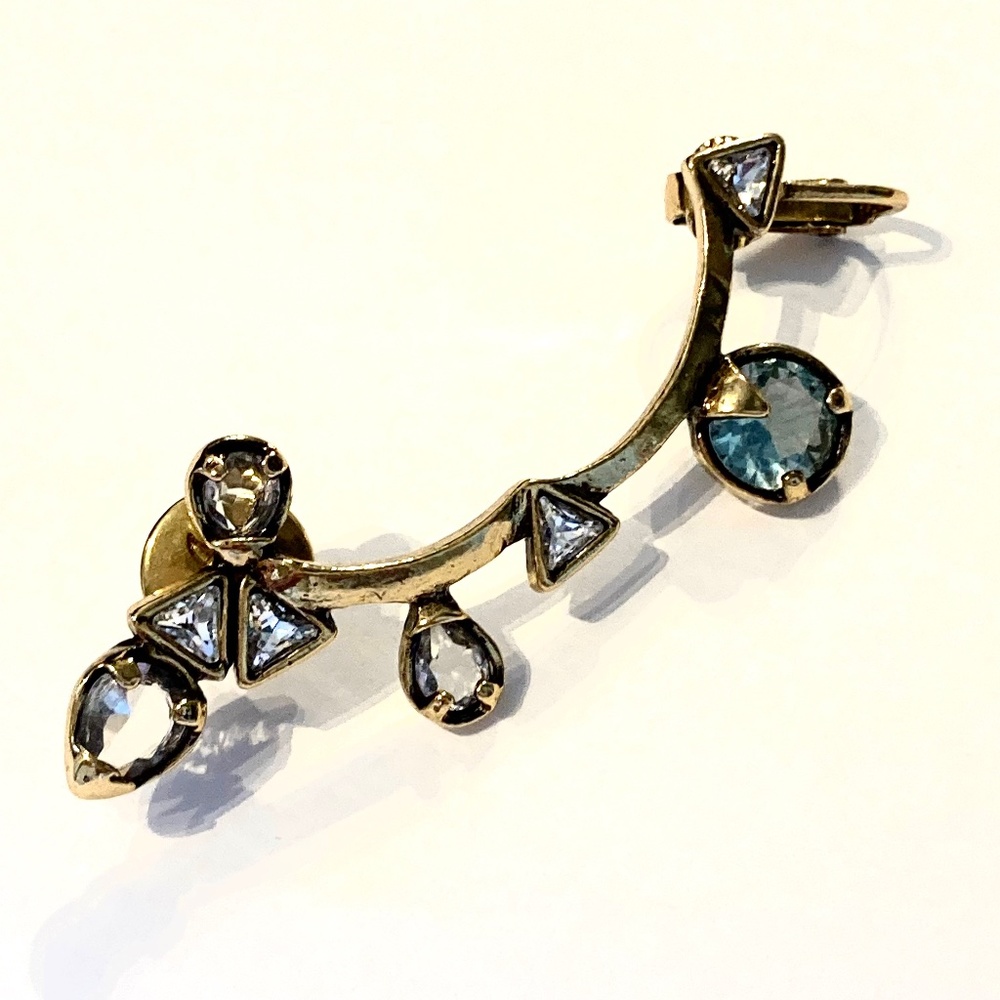 Ear cuff